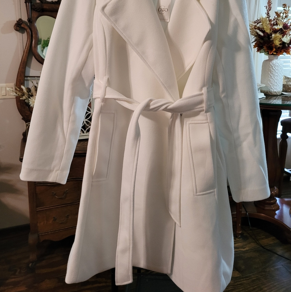 Gorgeous Winter White Coat - Picture 6 of 6